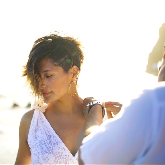 Welcome to my closet, click here to learn more! - Picture 4 of 6